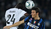 Di final 2010, Inter Milan menunjukkan ketangguhannya di hadapan TP Mazembe. Inter menang telak 3-0 berkat gol Goran Pandev, Samuel Etoo, dan Jonathan Biabiany. Foto: Karim Jaafar/AFP