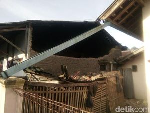 Melihat Kerusakan di Kabupaten Garut Dampak Gempa 6,9 SR