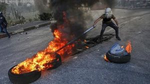 Foto: Bentrokan Kembali Pecah di Gaza dan Tepi Barat