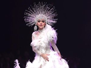 Hebohnya Syahrini Saat Video Call dengan Fans