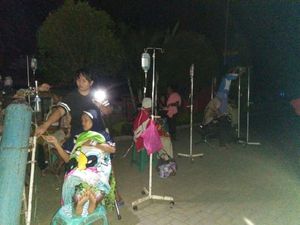 Video: RS Banyumas Rusak Akibat Gempa, 53 Pasien Dievakuasi Video: RS Banyumas Rusak Akibat Gempa, 53 Pasien Dievakuasi