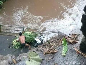 Jembatan Penghubung Antar Desa di Malang Ambruk, Biker Selamat