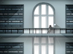 Lelaki yang Menangis di Perpustakaan