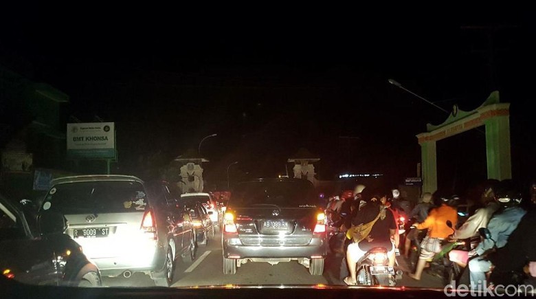 Gempa, Warga Cilacap Berhamburan Menjauh dari Pantai Gempa, Warga Cilacap Berhamburan Menjauh dari Pantai