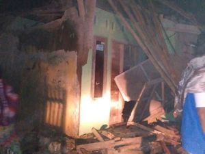 Gempa 6,9 SR di Tasikmalaya, Ada Warga Luka Tertimpa Bangunan Gempa 6,9 SR di Tasikmalaya, Ada Warga Luka Tertimpa Bangunan