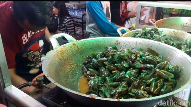 Kerang dan Kepiting Murah di Kedai 'Nok Evita Mengejar Badai'