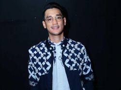 Ibunda Paksa Afgan Kuliah Meski Sibuk Nyanyi