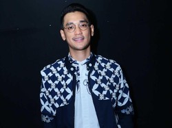 Ibunda Paksa Afgan Kuliah Meski Sibuk Nyanyi