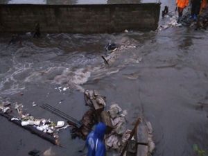 Video: Tanggul Kali Pulo Jebol Lagi, Warga Jati Padang Kebanjiran Video: Tanggul Kali Pulo Jebol Lagi, Warga Jati Padang Kebanjiran
