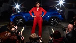 Foto: Birthday Girl Milla Jovovich, Si Pahlawan Seksi dari Resident Evil