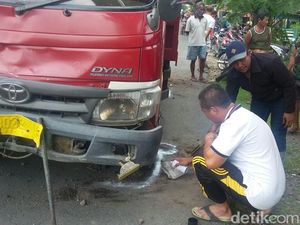 Adu Jangkrik dengan Dump Truk, Dua Pengendara Motor Tewas Terlindas