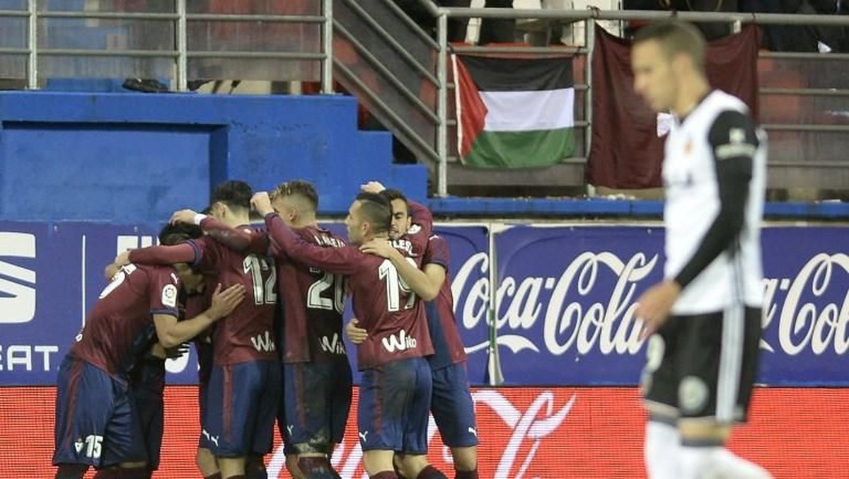 Valencia ditaklukkan Eibar (Foto: Ander Gillenea/AFP)