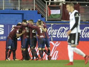 Valencia Tumbang di Markas Eibar