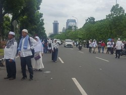 Usai Orasi di Depan Kedubes AS, Massa Bela Palestina Mulai Bubar