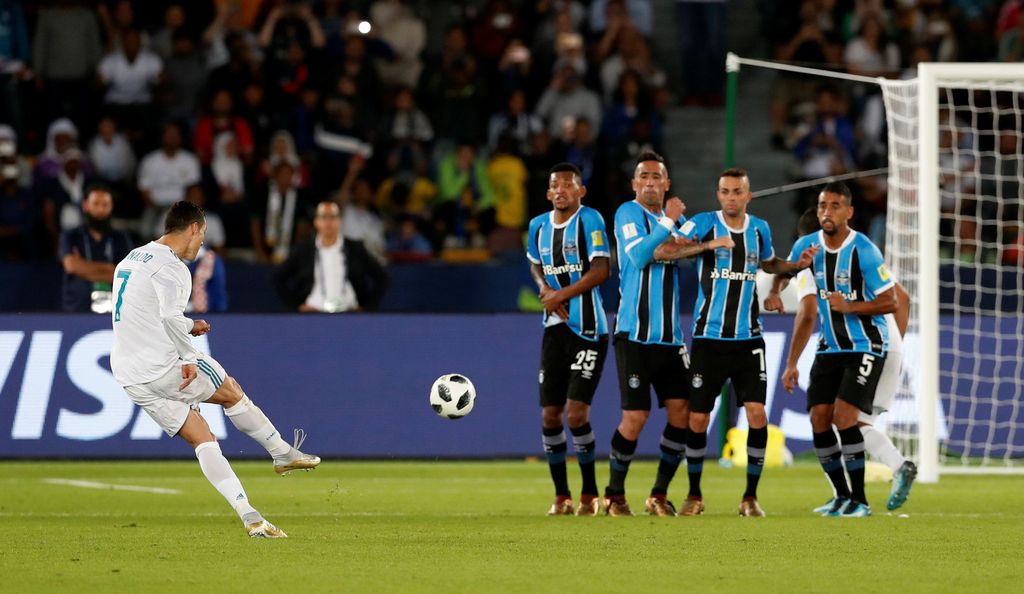 Soccer Football - FIFA Club World Cup Final - Real Madrid vs Gremio FBPA - Zayed Sports City Stadium, Abu Dhabi, United Arab Emirates - December 16, 2017   Real Madrid's Cristiano Ronaldo scores their first goal from a free kick   REUTERS/Matthew Childs