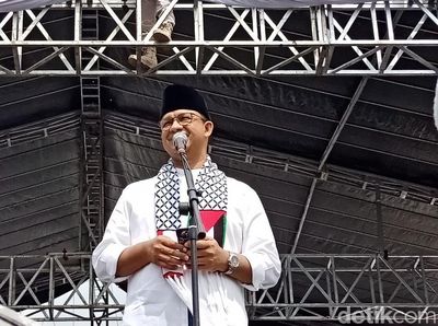 Foto: Saat Anies Baca Puisi dan Berorasi di Aksi Bela Palestina