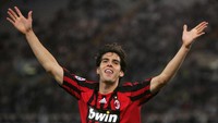 Pengguna nomor punggung 22 paling identik dengan legenda AC Milan, Kaka. (Foto: New Press/Getty Images)