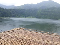 Indahnya Telaga Menjer di Dieng