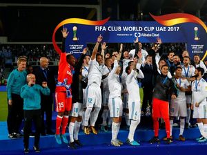 Cerita Bek Madrid Menolak Dikalungi Medali oleh Presiden FIFA Cerita Bek Madrid Menolak Dikalungi Medali oleh Presiden FIFA
