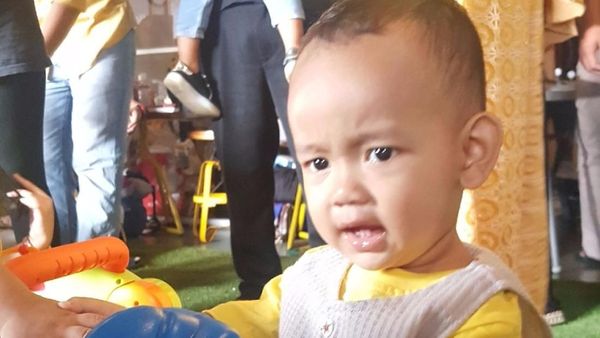 Parade OOTD si Kecil yang Kompak Berbaju Kuning