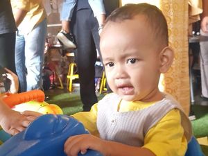 Parade OOTD si Kecil yang Kompak Berbaju Kuning