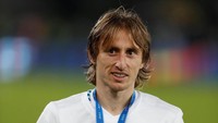 Teman duet Kroos di lini tengah Real Madrid, Luka Modric, juga dipagari raksasa La Liga tersebut dengan klausul pelepasan yang sama yakni 443 juta euro atau Rp 7,1 triliun. (Foto: Matthew Childs/Reuters)