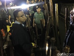 Anies Instruksikan Perbaikan Tanggul di Jati Padang Harus Tuntas