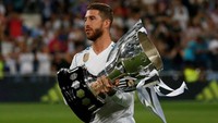 La Liga menjadi ajang pertama yang membuahkan trofi untuk Madrid di tahun 2017 ini. Gelar juara La Liga 2016/2017 dipastikan tanggal 21 Mei berkat kemenangan 2-0 atas Malaga. (Foto: Javier Barbancho/REUTERS)
