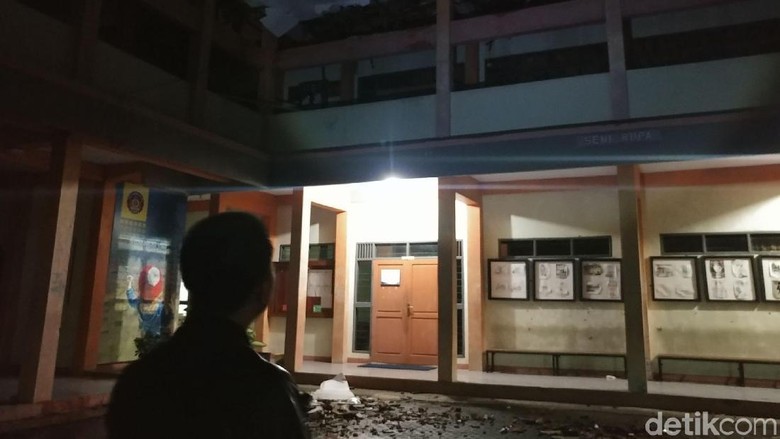 SMKN 3 Tasikmalaya Rusak Akibat Diguncang Gempa SMKN 3 Tasikmalaya Rusak Akibat Diguncang Gempa