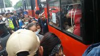 DJ Mita dan Para Pengunjung Diskotek MG Diangkut Pakai Metro Mini