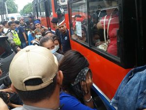 DJ Mita dan Para Pengunjung Diskotek MG Diangkut Pakai Metro Mini