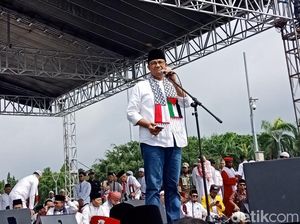 Gaya Anies Bakar Semangat Massa Aksi Bela Palestina di Monas