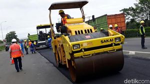 Wah! Aspal Plastik Dicoba di Jalanan Tol Tangerang-Merak