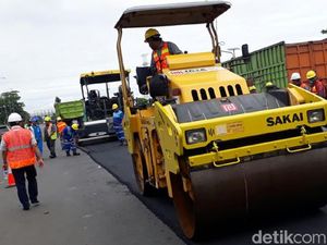 Wah! Aspal Plastik Dicoba di Jalanan Tol Tangerang-Merak