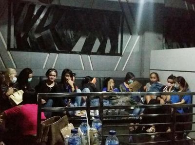 Foto: Para Wanita yang Terjaring Razia Narkoba di Diskotek MG