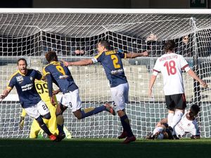 Verona Bungkam Milan 3-0