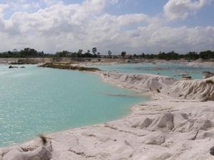 Danau Kaolin, Bekas Tambang yang Mempesona di Belitung