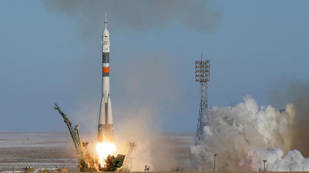 Foto: Detik-detik Peluncuran Pesawat Luar Angkasa Soyuz MS-07