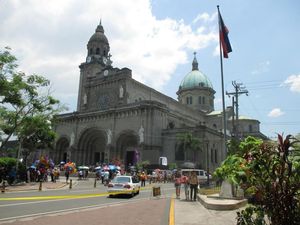 Wisata Religi ke Gereja Katedral Manila