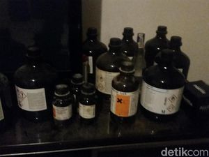 Diskotek MG Produksi Sabu Likuid Berkemasan Air Mineral Diskotek MG Produksi Sabu Likuid Berkemasan Air Mineral