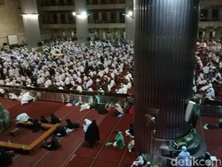 Usai Salat Subuh di Istiqlal, Massa Bela Palestina Bergerak ke Monas
