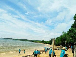 Komunitas Honda BR-V Peduli Lingkungan Pantai