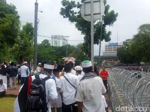 Foto: Massa Aksi Bela Palestina Mulai Merapat ke Kedubes AS