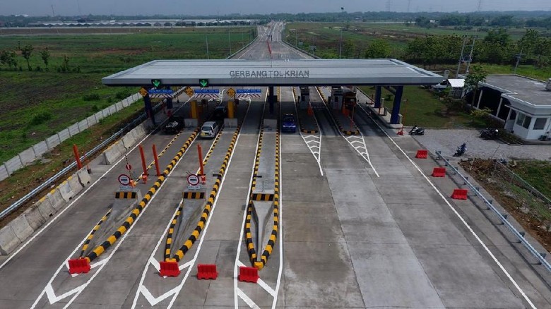 Tekan Sirine, Jokowi Resmikan Tol Sumo Tekan Sirine, Jokowi Resmikan Tol Sumo