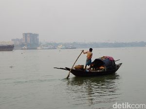 Kisah Sungai Suci yang Jadi Tempat Mandi di India Kisah Sungai Suci yang Jadi Tempat Mandi di India