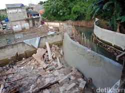 Ketua RW Jatipadang: Tanggul Baswedan Aman, yang Jebol di RT 14