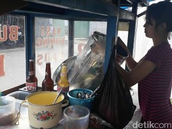 Melihat Aktivitas Penjual Bubur Cantik yang Disorot Warganet