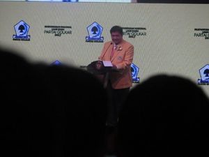 Singgung PDIP, Airlangga Bahas Filosofi Warna Merah dan Kuning