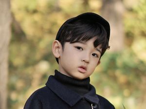 Model 6 Tahun Ini Punya Ketampanan dan Gayanya yang Bikin Gemas Netizen