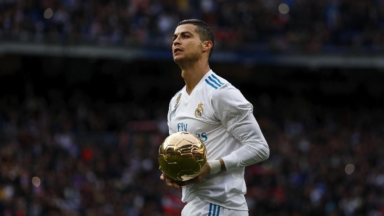 Menurut Roberto Carlos, Ini yang Bikin Ronaldo Jadi Pesepakbola Terbaik Menurut Roberto Carlos, Ini yang Bikin Ronaldo Jadi Pesepakbola Terbaik